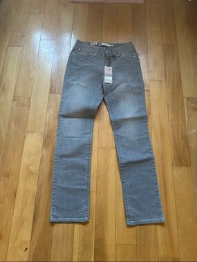 Levi's Women's Straight Leg Jeans in Light Gray Wash